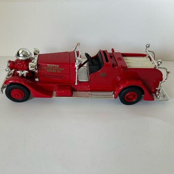 Vintage Corgi Ahrens Fox Boston Pumper Diecast Fire truck - Picture 2 of 11
